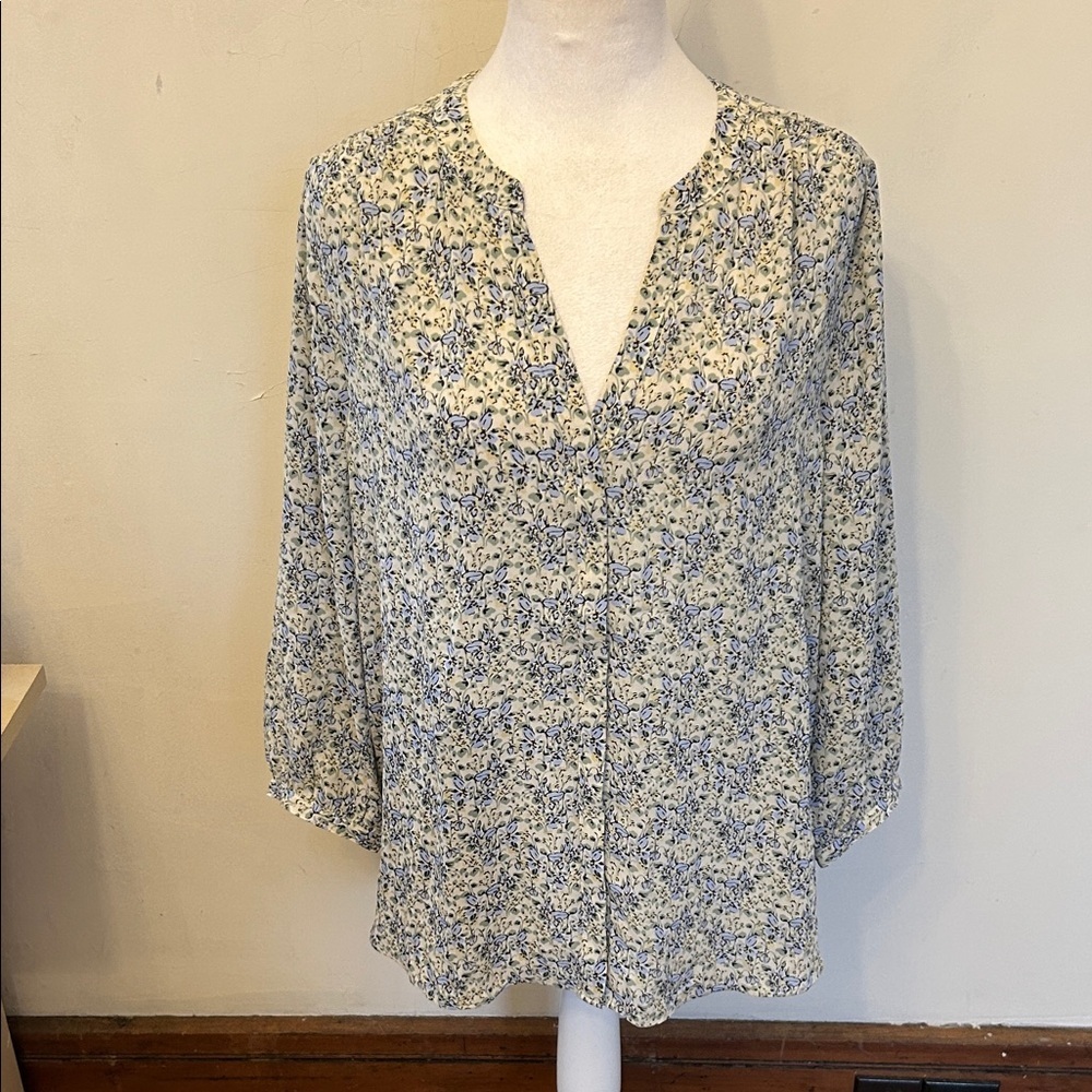 NYDJ Women's Long sleeve Blue Floral Button front blouse Size M EUC